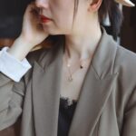 French minimalist personality small love white shell necklace fresh peach heart asymmetrical clavicle chain women's jewelry - Image 3