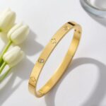 Titanium Steel Carved Flower Love Bracelet Versatile Hand Jewelry Personalized Diamond-encrusted Fashion Jewelry - Image 3