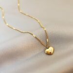 The new love love necklace women's versatile high-end temperament light luxury necklace peach heart titanium steel clavicle chain jewelry