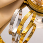 European and American cross-border new wholesale 8mm swastika gold bracelet stainless steel Vietnamese swastika buckle open bracelet women Glossy.pk