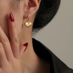 French retro three-dimensional love titanium steel earrings female metal glossy full peach heart pendant temperament ear jewelry factory Glossy.pk