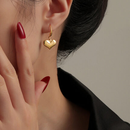 French retro three-dimensional love titanium steel earrings female metal glossy full peach heart pendant temperament ear jewelry factory Glossy.pk
