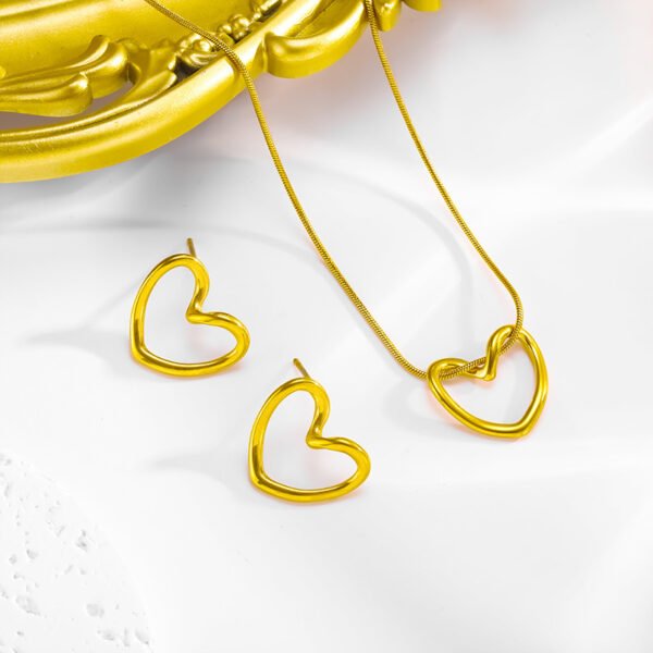 Heart Love Chain Necklace anti-tarnish jewellery from Glossy.pk, Lahore