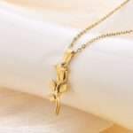 Cross-border light luxury, minimalist titanium steel, color-retaining necklace, women's ins, popular niche clavicle chain, commuting and dating, versatile accessories