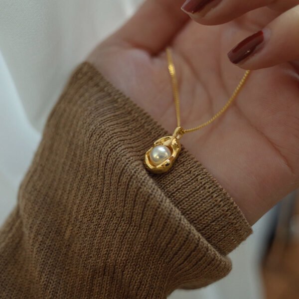 French Peanut Pearl-Style Clavicle Necklace product photo 3 | Glossy.pk Pakistan