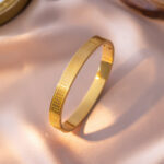 European and American cross-border new wholesale 8mm swastika gold bracelet stainless steel Vietnamese swastika buckle open bracelet women Glossy.pk