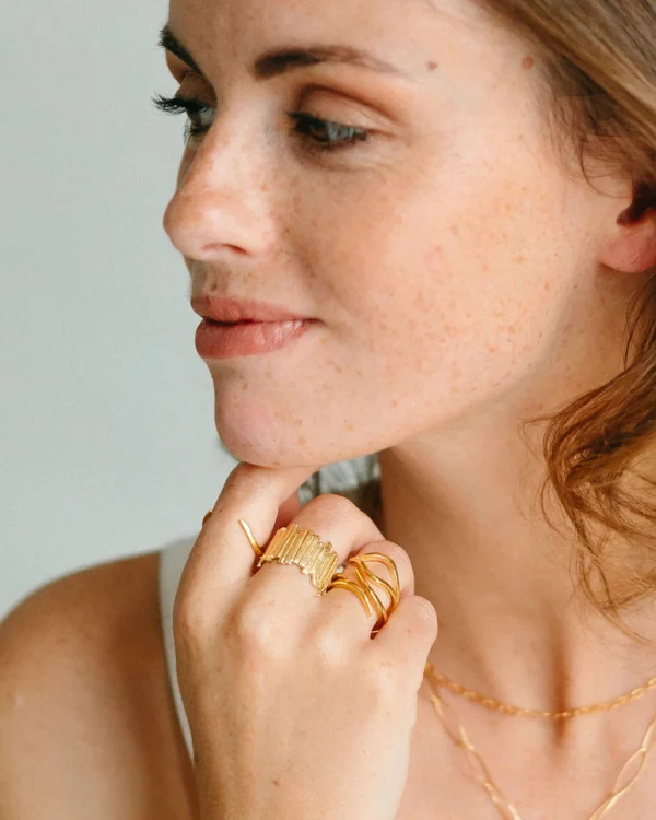 Antique Wavy Chunky Adjustable Ring product photo 3 | Glossy.pk Pakistan