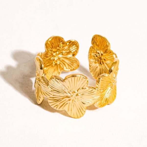 Flower Chunky Adjustable Ring — jewellery from Glossy.pk, Pakistan
