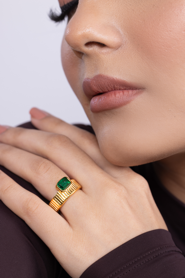 One-Stone Ring — Green & White (Pure Stainless Steel) product photo 4 | Glossy.pk Pakistan
