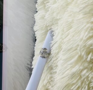 Adjustable Multi Leaf Chunky Ring — Silver product photo 3 | Glossy.pk Pakistan