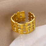 Geometric chunky adjustable ring