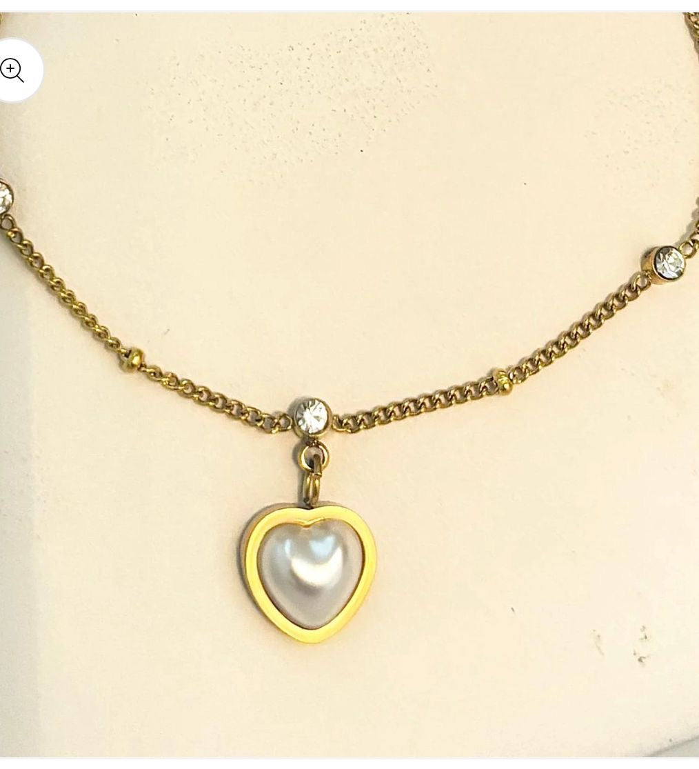 FDD3E2CD-BC2C-44BB-8AC1-C78B3F34BE56 Heart braclate - Image 1