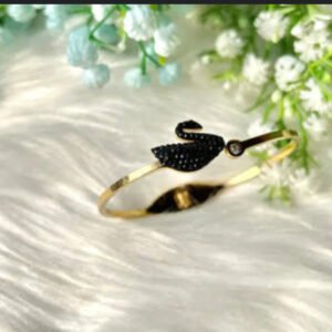 Single Swan Bracelet (Gold‑tone look)