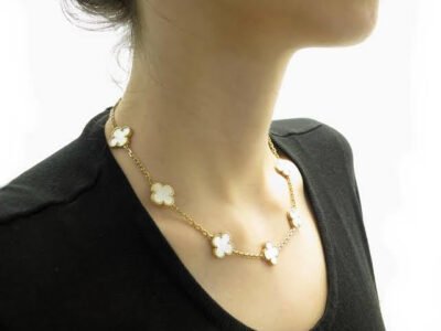 5 Leaf Clover Necklace product photo 2 | Glossy.pk Pakistan