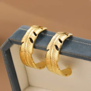 Adjustable Leafy Ring — Gold Finish product photo 2 | Glossy.pk Pakistan