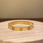 Clover handcuff - Image 3