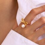 Bow style ring with pearl - Image 2