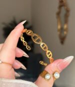 CD. Branded handcuff - Image 3