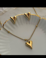 3D Viral Heart necklace with studs