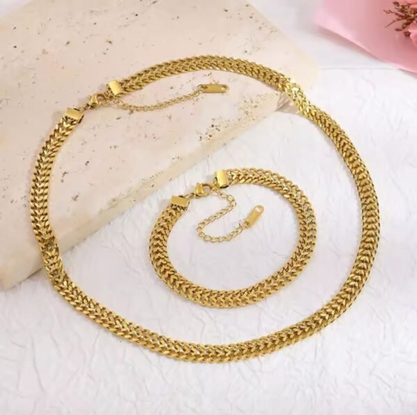 Luxury Necklace and Bracelet Set product photo 4 | Glossy.pk Pakistan