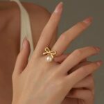 Bow style ring with pearl - Image 3
