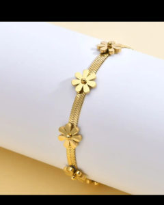 Flower Snake Chain Bracelet product photo 2 | Glossy.pk Pakistan