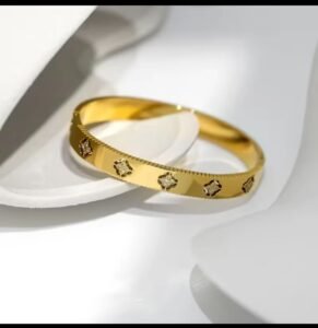 Clover Handcuff Bracelet — Stainless Steel product photo 4 | Glossy.pk Pakistan