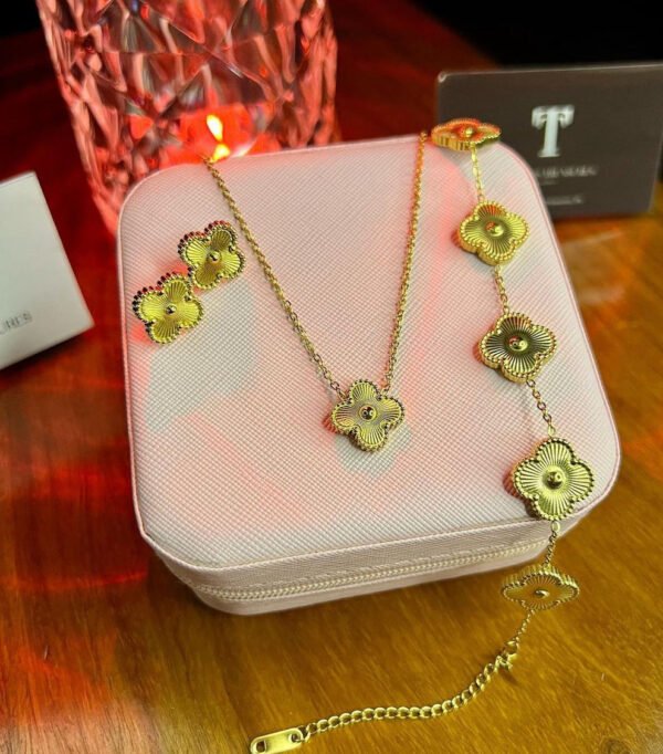 Golden Clover Set product photo 2 | Glossy.pk Pakistan