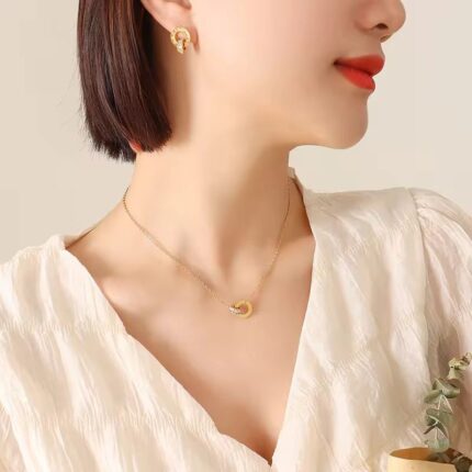 Earing and necklace