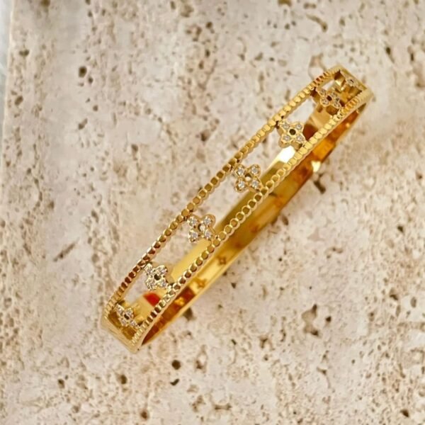 Beautiful handcuff anti-tarnish jewellery from Glossy.pk, Lahore