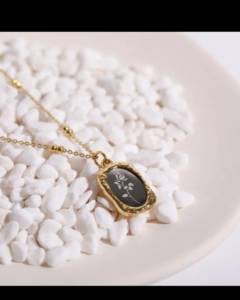 Flower Necklace — Style 2 product photo 2 | Glossy.pk Pakistan