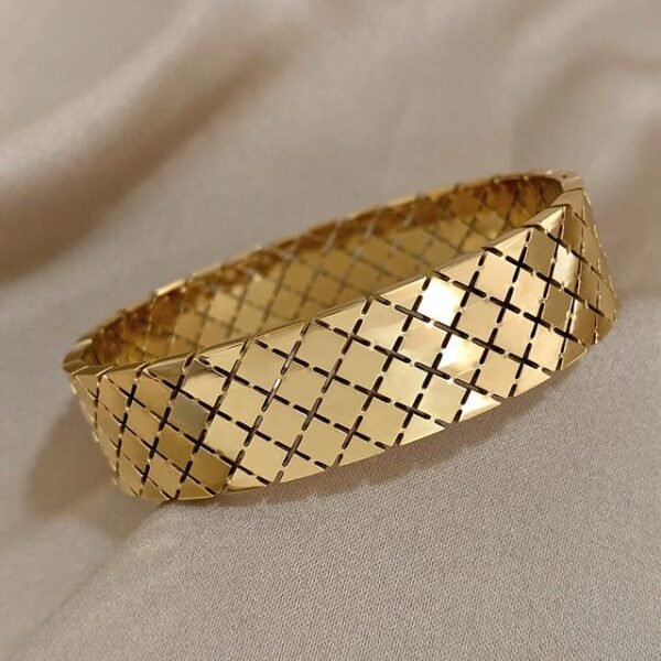Clover Bangle Stainless Steel product photo 2 | Glossy.pk Pakistan