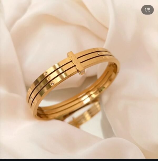Minimal stainless-steel cuff bracelet product photo 2 | Glossy.pk Pakistan