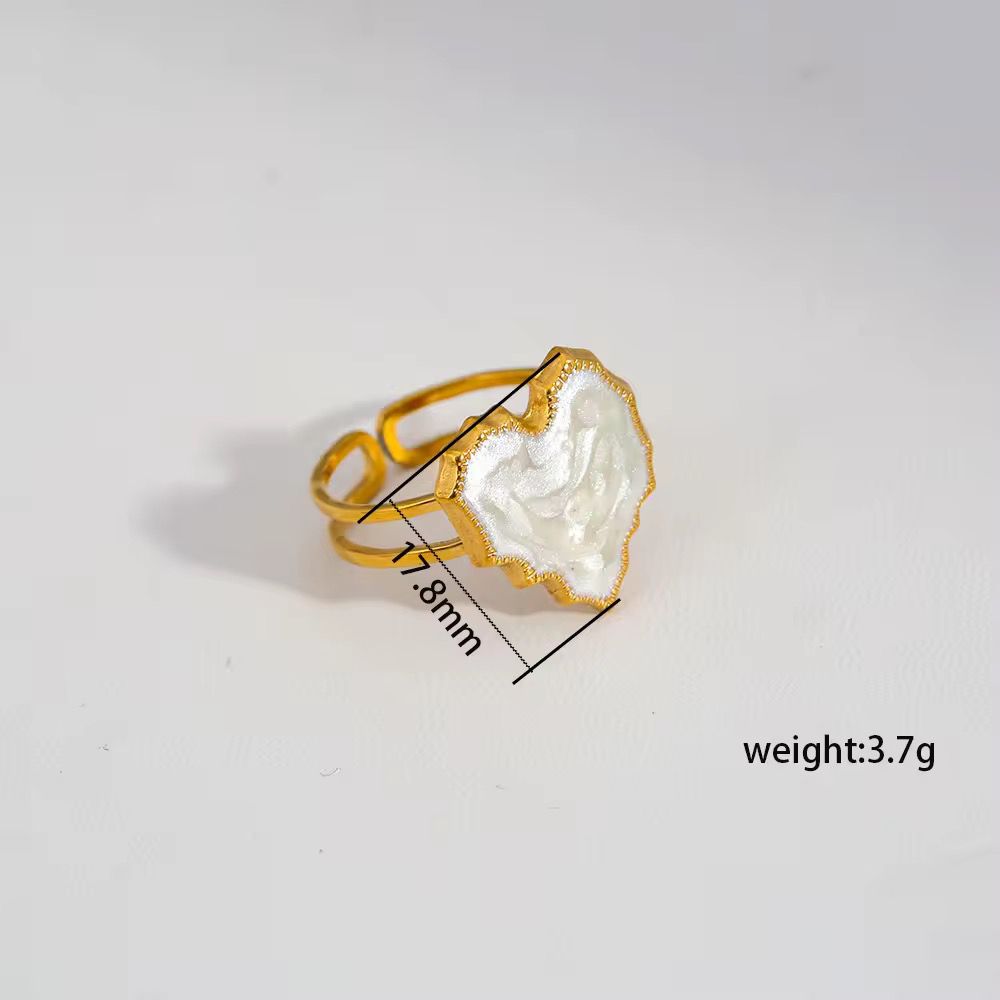6033253f-9df5-457c-b1d7-35d5893bc471 White chunky heart ring - Image 1