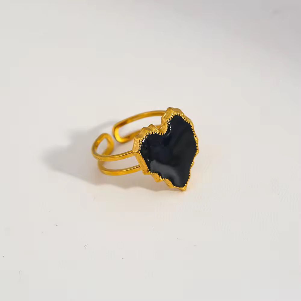 759072e0-c68b-497d-a88b-57513cccd967 Chunky Black heart ring - Image 1