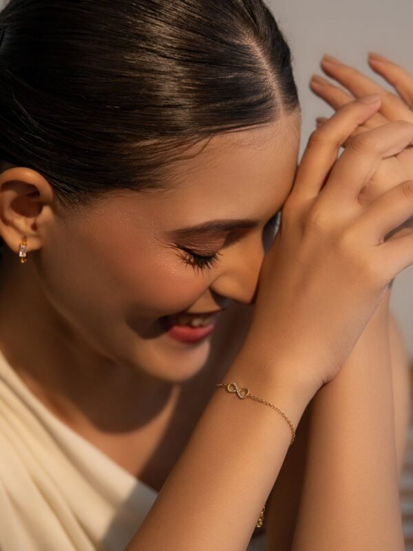 Trendy INFINITY Set anti-tarnish jewellery from Glossy.pk, Lahore