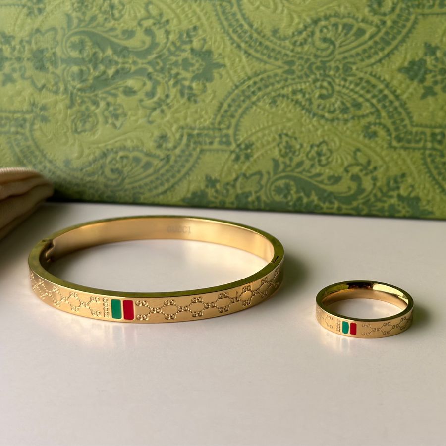 90776d45-6d28-4060-83c1-a40ee433da9a Gucci Ring and Handcuff - Image 1
