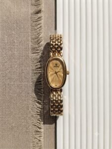 Bold Classical Oval Dial — Gold product photo 2 | Glossy.pk Pakistan