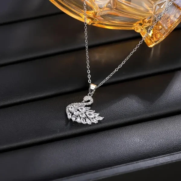 3D Viral Swan Pendant Necklace