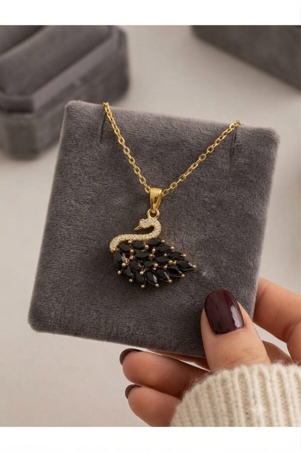 3D Viral Swan Pendant Necklace