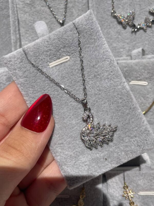 3D Viral Swan Pendant Necklace