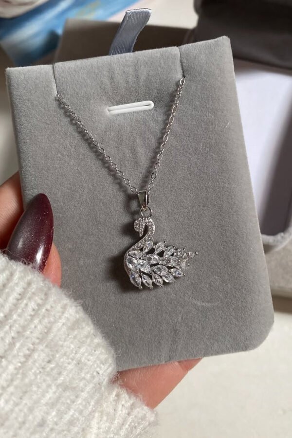 3D Viral Swan Pendant Necklace